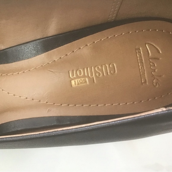 New Clarks platform 3.5” heel pumps. - Picture 2 of 9